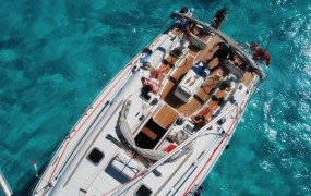 Прокат яхты Аренда яхты на Сардинии. Sun Odyssey 49